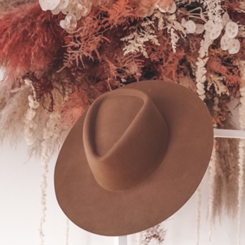 Taupe GIGI PIP hat!